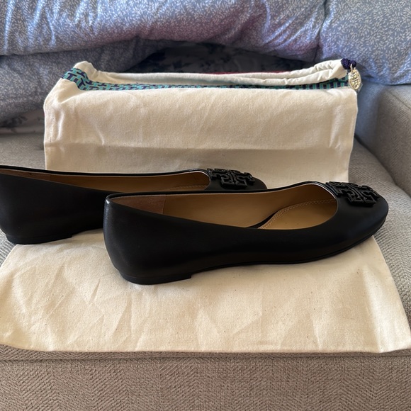 Tory Burch Powder Coated Melinda Flat-North Leather - Picture 4 of 5